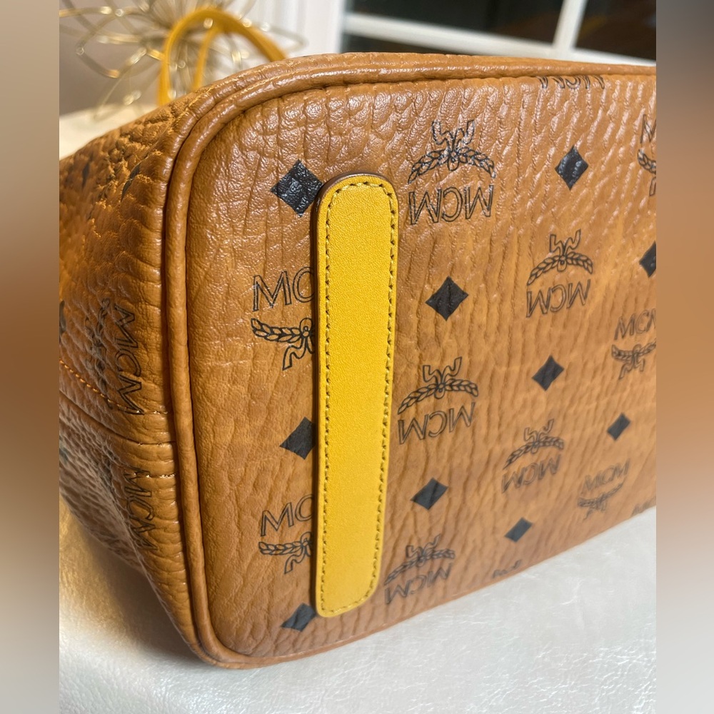 MCM Visetos Medium Liz Reversible Shopper Tote in Cognac and Yellow Leather - Picture 11 of 17